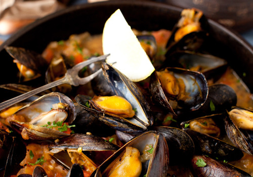 Mussels in White Wine Sauce with Onions and Tomatoes – The appetizer that should be in every cook’s repertoire!